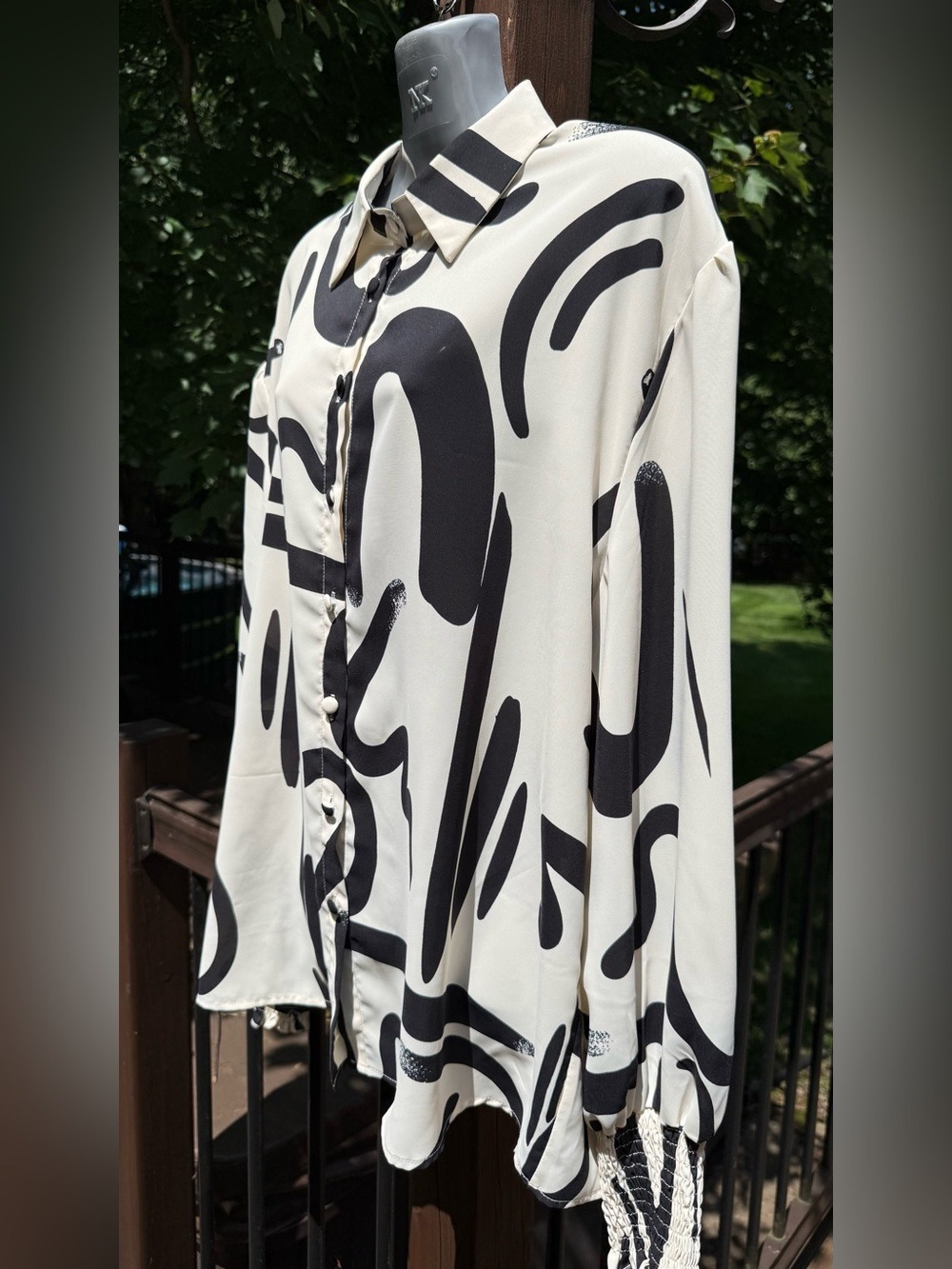 Black Ivory Abstract Print Button Down Blouse Size XL Long Sleeve Smocked Cuffs - Picture 5 of 11